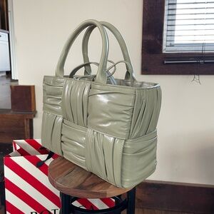 NWT Bottega Veneta Arco Leather Tote
